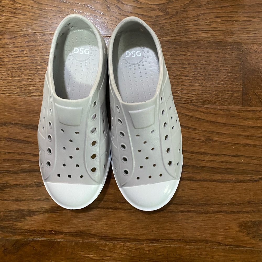 Naive-like Brand New Slip Ons